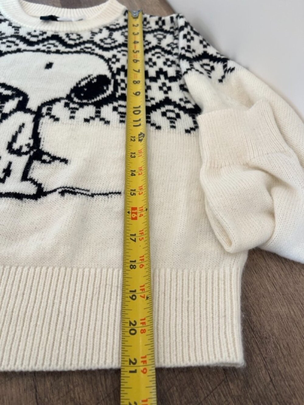 HM Divided Peanuts Snoopy Knit Sweater Medium White Black Fair Isle - Picture 7 of 7